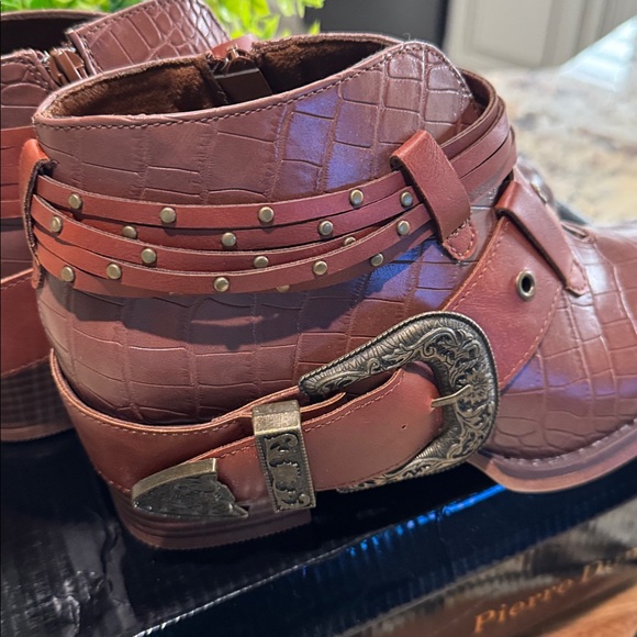 Pierre Dumas Embossed Leather Ankle Boots with Buckle BNWT and box - Picture 2 of 6